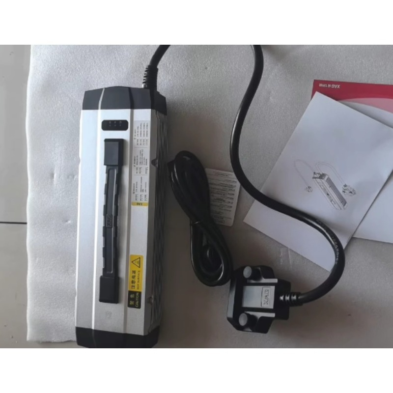 CM13600 Oplader voor 21-25year - Drone Charger recensie en prijs